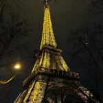 Chay Suede Instagram - Bateu saudade de ser turista com você @neivalaura 💘 Torre Eiffel, Paris, France.
