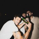 Chay Suede Instagram – Isso foi no ano novo :))

1 – Teve hamburger e Chayzinho defumado
2 – Teve Laurinha cantando com paixão
3 – Teve a gente bem demais
4 – Como eu disse, BEM DEMAIS
5 – Defumado mas feliz da vida
6 – Aceitas?
7 – Tomando o drink que eu gosto com a mamãe que eu amo
8 – Tomando um Sal de frutas, não tava fácil
9 – Eu dançando sozinhão pra idade
10 – Laurão fazendo da vida seu próprio trio elétrico

Feliz ano novo pra vocês, minha turminha amada! 🤍

Algo me diz que 2024 será o ano do #ChayChat 👁👁

Voltamos com mais notícias…