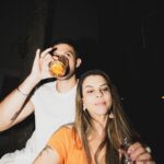 Chay Suede Instagram – Isso foi no ano novo :))
1 – Teve hamburger e Chayzinho defumado
2 – Teve Laurinha cantando com paixão
3 – Teve a gente bem demais
4 – Como eu disse, BEM DEMAIS
5 – Defumado mas feliz da vida
6 – Aceitas?
7 – Tomando o drink que eu gosto com a mamãe que eu amo
8 – Tomando um Sal de frutas, não tava fácil
9 – Eu dançando sozinhão pra idade
10 – Laurão fazendo da vida seu próprio trio elétrico
Feliz ano novo pra vocês, minha turminha amada! 🤍
Algo me diz que 2024 será o ano do #ChayChat 👁👁
Voltamos com mais notícias…