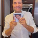 Chayanne Instagram - Mi gente!! Ya pueden tener en físico mi nuevo disco!! ¿Quieren saber cómo pueden conseguir el suyo firmado? ✍🏼 (Vayan a mis historias) Pre ordena en el link de mi biografia ☝🏼
