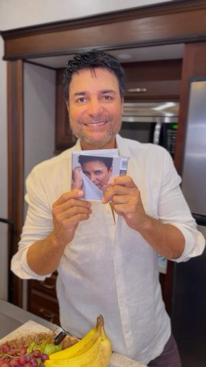 Chayanne Instagram - Mi gente!! Ya pueden tener en físico mi nuevo disco!! ¿Quieren saber cómo pueden conseguir el suyo firmado? ✍🏼 (Vayan a mis historias) 

Pre ordena en el link de mi biografia ☝🏼