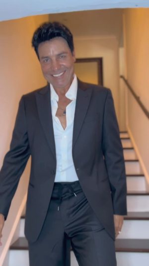 Chayanne Instagram - ¿Qué tal este outfit elegante? ¿Me luce? ¿Les gusta? 👞