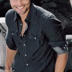Chayanne Instagram - Empezamos septiembre con una canción que me cambió la vida!! ¿Alguien de aquí quiere hacer un cover de esta canción? Los quiero escuchar 🥰 #Chayanne