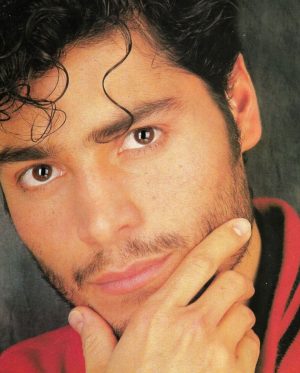 Chayanne Instagram - Yo tengo mi propio #YearBookChallenge 📖¿Cuáles son reales y cuáles con AI? 🤔
#chayanne