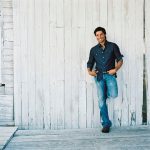 Chayanne Instagram - Hoy no dejo de sonreír y la razón es porque estamos de aniversario por mi álbum “Sincero”. Ya pasaron 20 años desde que lancé este álbum. ¡Gracias a todos ustedes por acompañarme en toda mi carrera musical! Los llevo en mi corazón ❤️ #Sincero #chayanne