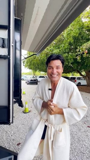 Chayanne Instagram - Jumm, espero que les guste… el video de Bailando Bachata. 🤣😇