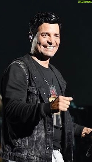 Chayanne Instagram - De lo único que estoy seguro es que en #BailemosOtraVezTour saldremos cansados de tanto bailar 🥵 El Jueves estará disponible la preventa en el link de mi Bio 🕺 #Chayanne