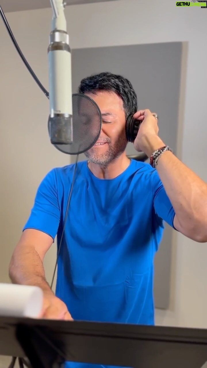 Chayanne Instagram - Lunes perfecto para que bailemos otra vez 🕺 #Chayanne
