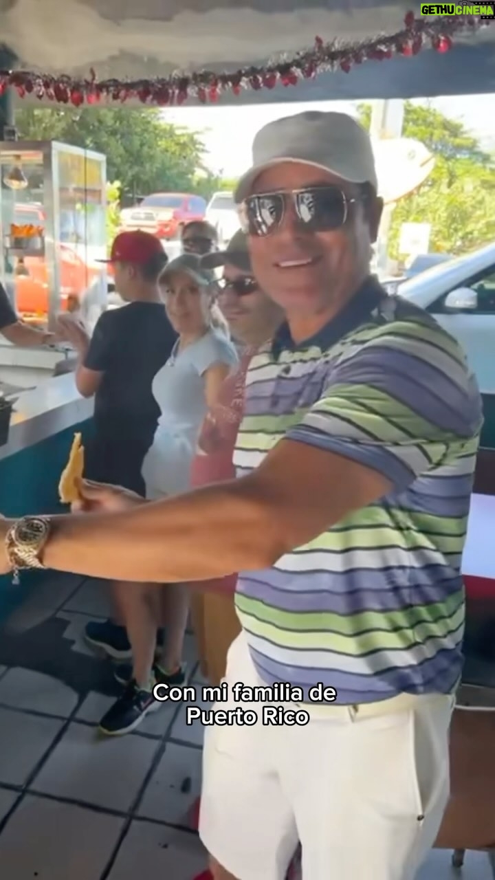 Chayanne Instagram - Ustedes me han enseñado a Vivir Bonito ❤️
