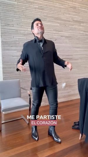 Chayanne Instagram - Mi gente bonita, “Necesito Un Segundo” merecía una preparación única, así que elegir el outfit fue todo un reto. ¿Les gustó el resultado? 👀
#Chayanne