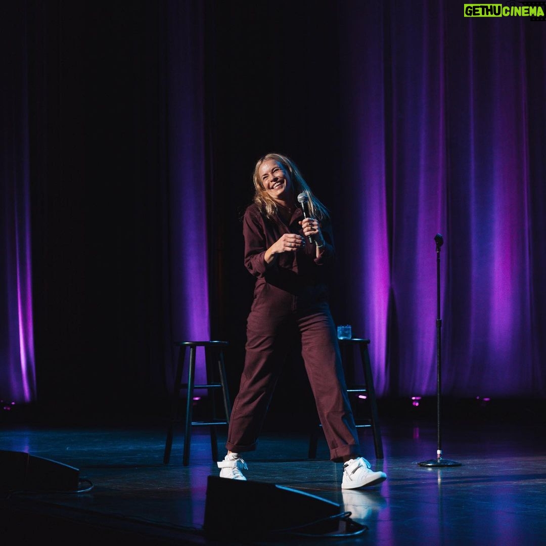 Chelsea Handler Instagram - Me telling my younger self, it’s gonna be ok, girl. I got you. See you this week: 11/30 Detroit, MI (Tix available) 12/01 Detroit, MI (Sold Out) 12/02 Cincinnati, OH 5pm (Tix available) 12/02 Cincinnati, OH 8pm (Sold Out) 12/03 Louisville, KY (Tix Available) ⬆️ For tickets, link in bio 📸: @grace_bailey_