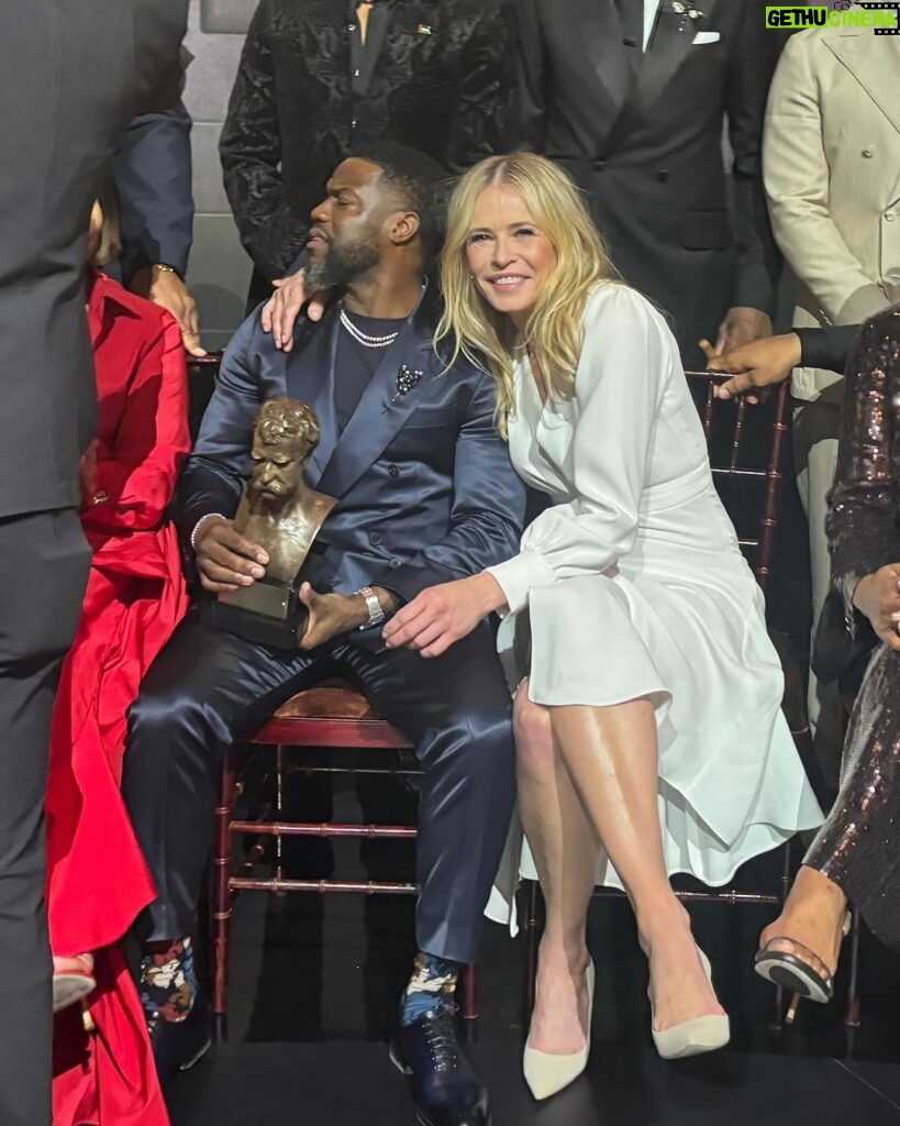 Chelsea Handler Instagram - This pretty much sums up my relationship with @kevinhart4real who I helped award the Mark Twain Prize last night. Took one of my babies with me to DC AS A FAVOR to KEVIN and bumped into some really fun people who my Buddha got to take pics with. The night obviously ended with Kevin and I arguing about how many children he has with Nick Cannon. Congrats to Kevin, who is one person who can always make me laugh, “Shut the duck up, Chelsea! Why are you like this?” I ended my night the usual way.