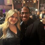 Chelsea Handler Instagram - This pretty much sums up my relationship with @kevinhart4real who I helped award the Mark Twain Prize last night. Took one of my babies with me to DC AS A FAVOR to KEVIN and bumped into some really fun people who my Buddha got to take pics with. The night obviously ended with Kevin and I arguing about how many children he has with Nick Cannon. Congrats to Kevin, who is one person who can always make me laugh, “Shut the duck up, Chelsea! Why are you like this?” I ended my night the usual way.