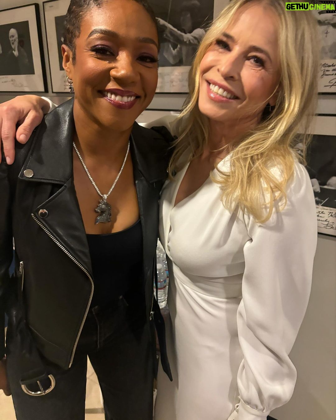 Chelsea Handler Instagram - This pretty much sums up my relationship with @kevinhart4real who I helped award the Mark Twain Prize last night. Took one of my babies with me to DC AS A FAVOR to KEVIN and bumped into some really fun people who my Buddha got to take pics with. The night obviously ended with Kevin and I arguing about how many children he has with Nick Cannon. Congrats to Kevin, who is one person who can always make me laugh, “Shut the duck up, Chelsea! Why are you like this?” I ended my night the usual way.