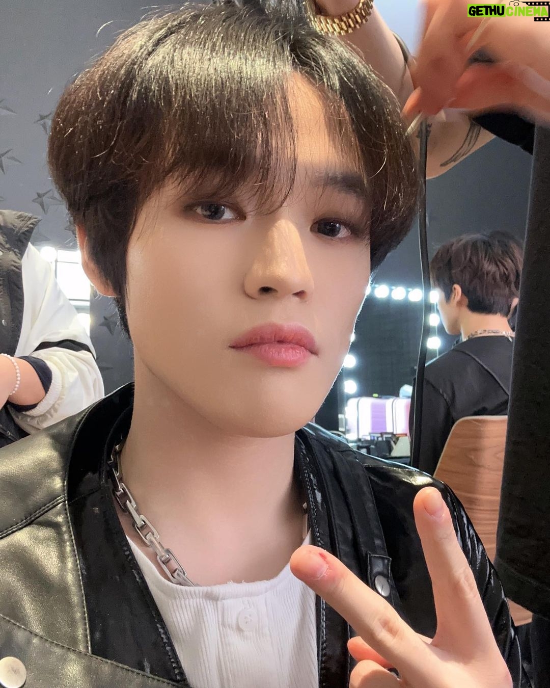Chenle Instagram - HONG KONG!!!!Day2~~最后一天希望大家玩得尽兴,有会唱的歌一定要唱不要害羞你唱了别人也会跟你一起唱和我们一起唱一起嗨~!!!!Let's go!