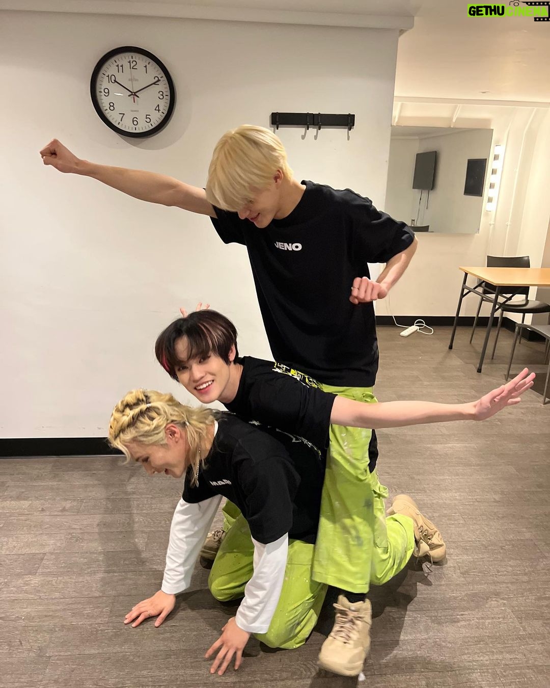 Chenle Instagram - Thank you NCTzen in LONDON!!!!!!!!!!!The show was so GOOD!!!because of you guy!!!!!!!