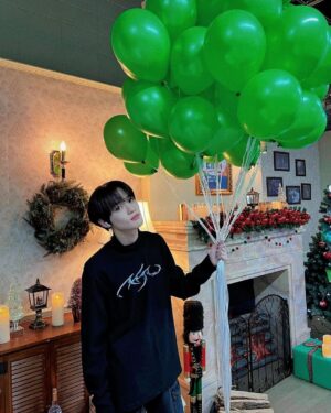Chenle Instagram - Jingle bells Jingle bells Jingle all the way~~~