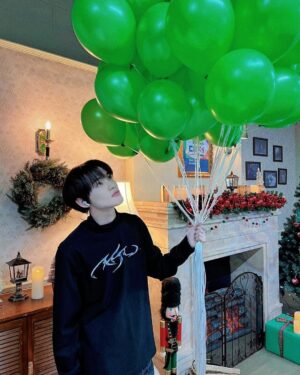 Chenle Instagram - Jingle bells Jingle bells Jingle all the way~~~