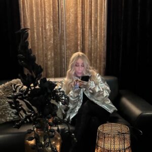 Cher Instagram - Back stage and On stage at Wetten, Dass tonight 💄💃

@zdfmediathek

#cherchristmas
#djplayachristmassong #wettendass