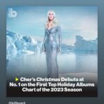 Cher Instagram – The last four weeks… 💃🎄❤️🎤📸✈️😅

Btw, I love you guys 🩷💋

#cherchristmas #djplayachristmassong