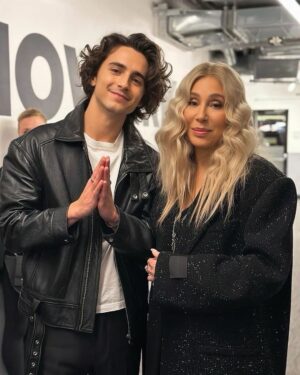 Cher Instagram - More 📸 from 🇬🇧

🥰

#wonka #cherchristmas #djplayachristmassong