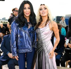 Cher Instagram - 💫

@donatella_versace @versace