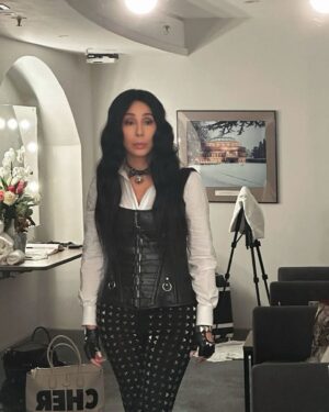 Cher Instagram - Busy day in the UK! 💋
