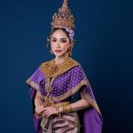 Chermarn Boonyasak Instagram - คุณมัมได้รับเกียรติแต่งชุดไทย เป็นนางสงกรานต์ประจำปี 2567 วันสงกรานต์ปีนี้ตรงกับวันเสาร์ชุดจะเป็นสีม่วง และดอกไม้ที่ทัดบนศรีษะ ปี 2567 ปีนี้เป็นตีม ดอกผักตบชวาค่ะ 💜☺️👋🏼 💜😊👋🏼💜@finaleweddingstudio #นางมโหธรเทวี #thailand🇹🇭 Bangkok, Thailand