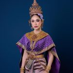 Chermarn Boonyasak Instagram - คุณมัมได้รับเกียรติแต่งชุดไทย เป็นนางสงกรานต์ประจำปี 2567 วันสงกรานต์ปีนี้ตรงกับวันเสาร์ชุดจะเป็นสีม่วง และดอกไม้ที่ทัดบนศรีษะ ปี 2567 ปีนี้เป็นตีม ดอกผักตบชวาค่ะ 💜☺️👋🏼 💜😊👋🏼💜@finaleweddingstudio #นางมโหธรเทวี #thailand🇹🇭 Bangkok, Thailand
