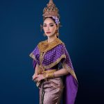 Chermarn Boonyasak Instagram - คุณมัมได้รับเกียรติแต่งชุดไทย เป็นนางสงกรานต์ประจำปี 2567 วันสงกรานต์ปีนี้ตรงกับวันเสาร์ชุดจะเป็นสีม่วง และดอกไม้ที่ทัดบนศรีษะ ปี 2567 ปีนี้เป็นตีม ดอกผักตบชวาค่ะ 💜☺️👋🏼 💜😊👋🏼💜@finaleweddingstudio #นางมโหธรเทวี #thailand🇹🇭 Bangkok, Thailand