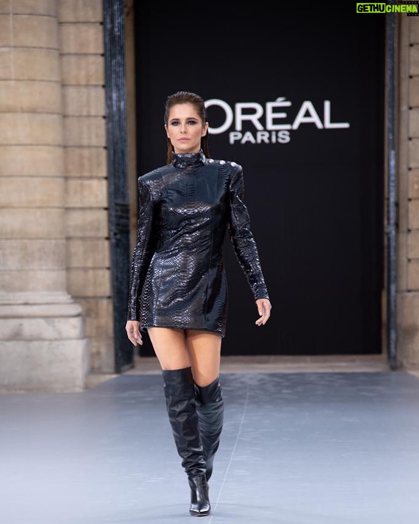 Cheryl Cole Instagram - Really happy to have been part of such a great show alongside some incredible women (&men) ..some old friends, and made some new ones too 👑 thank you to my @lorealmakeup family #womanofworth #lorealpfw