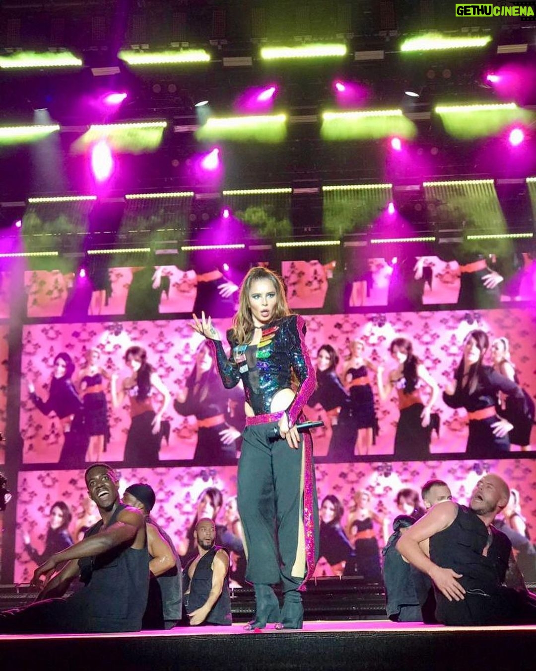 Cheryl Cole Instagram - Thank you for having me Manchester. 🌈❤💫 TIL next time .. ✌🏼