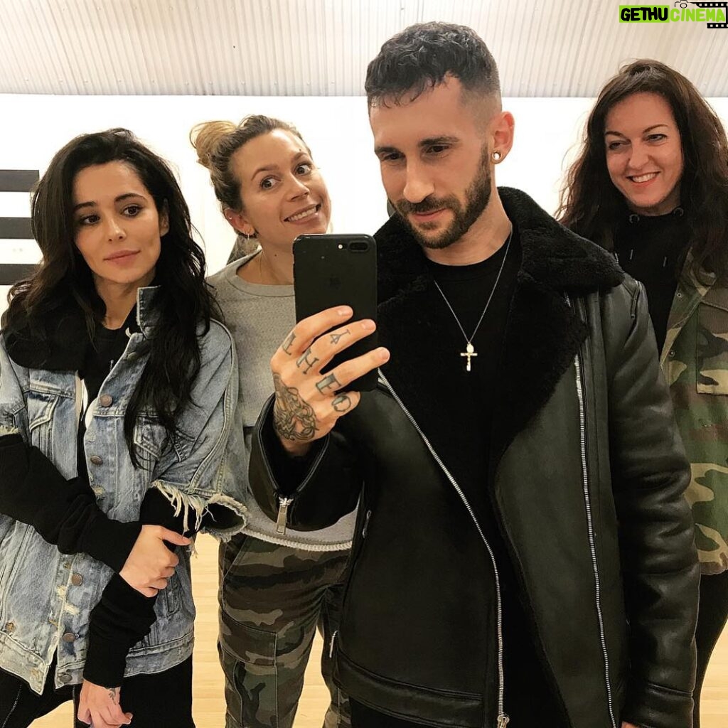 Cheryl Cole Instagram - Rehearsals for Manchester 🙌🏼💃🕺#squad