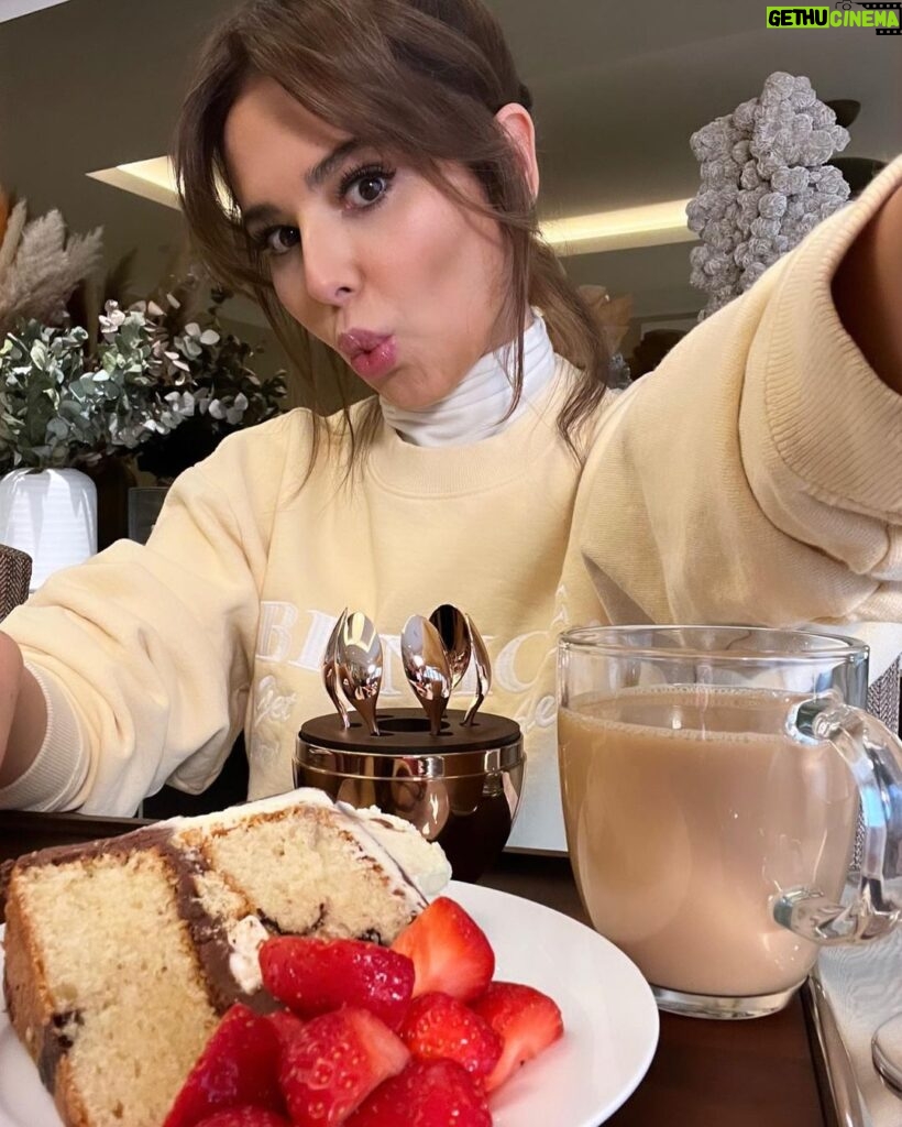 Cheryl Cole Instagram - Thank you so much for all the lovely birthday wishes ✨ 🥰🎈 I think I’ve had the best one yet. I have never been more in gratitude or contentment ! (Or ate so much cake 🍰) sending so much love 💕