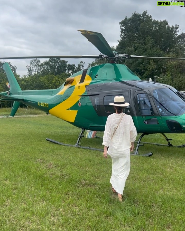 Cheryl Cole Instagram - Flying into my 4th decade ..βοΈ π thatβs a wrap. Thank you for all the lovely bday messages π & thank you captain Tom @thunderaviation for getting me and my bougie dog home smoothly and safely. The cherry on a lot of cake π π π π₯°