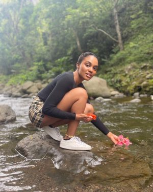 China Anne McClain Instagram - my happy place 🌺😊 God, You really are Creativity.  photo creds - @mynameissisi <3