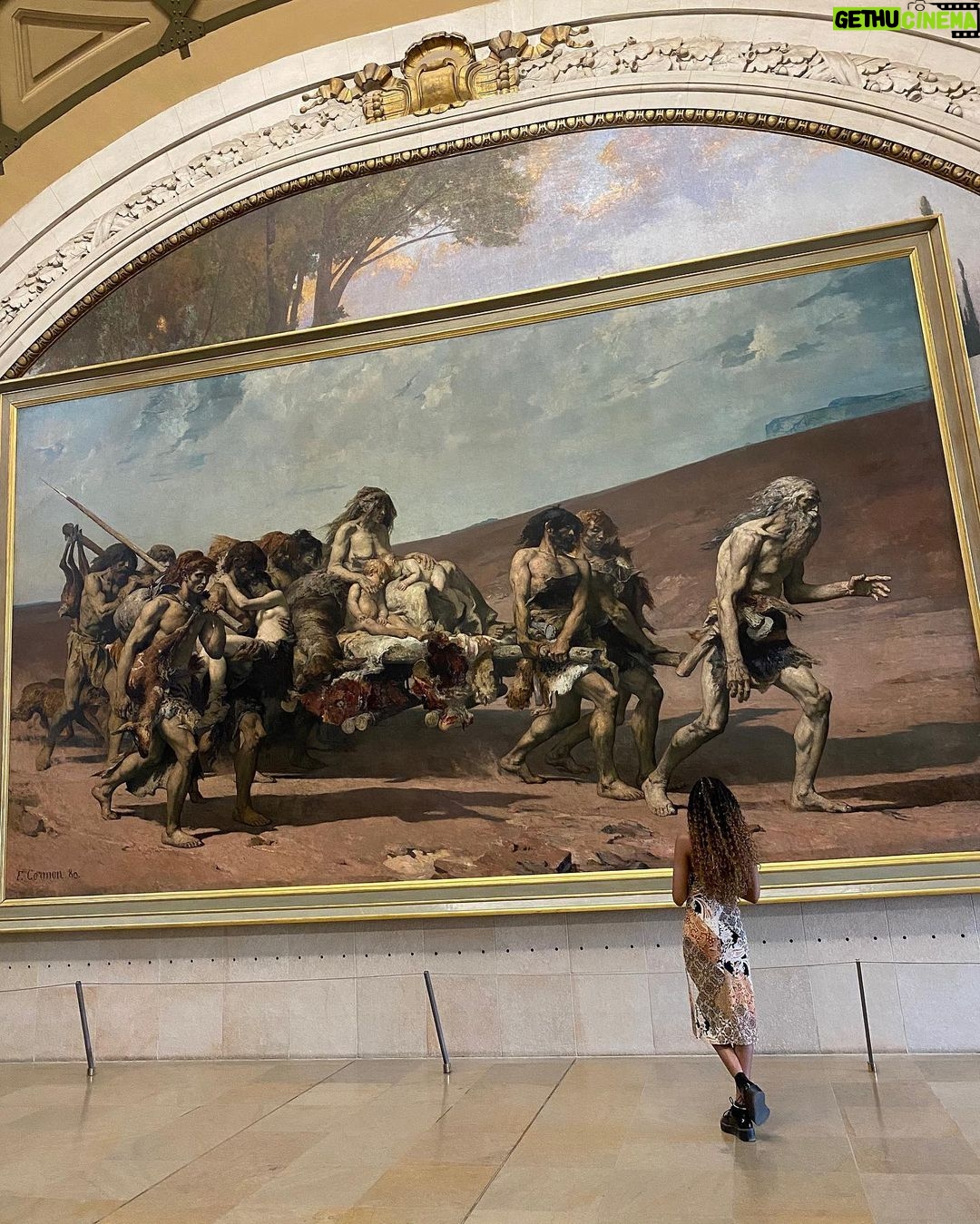 China Anne McClain Instagram - i feel even closer to God in art museums. Musée d’Orsay ✨ Paris, France