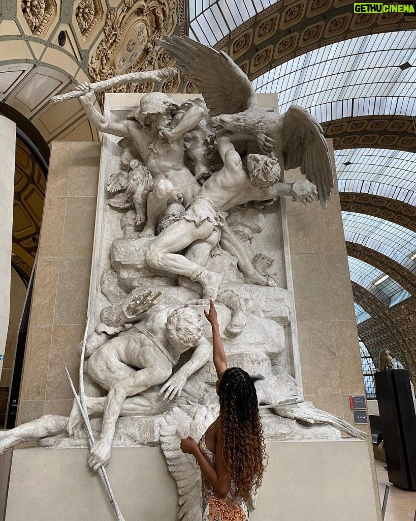 China Anne McClain Instagram - i feel even closer to God in art museums. Musée d’Orsay ✨ Paris, France