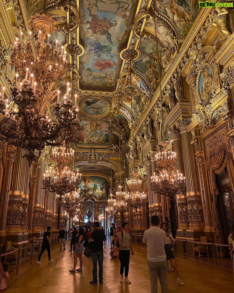 China Anne McClain Instagram - Palais Garnier x Louvre Museum 💫 Paris, France