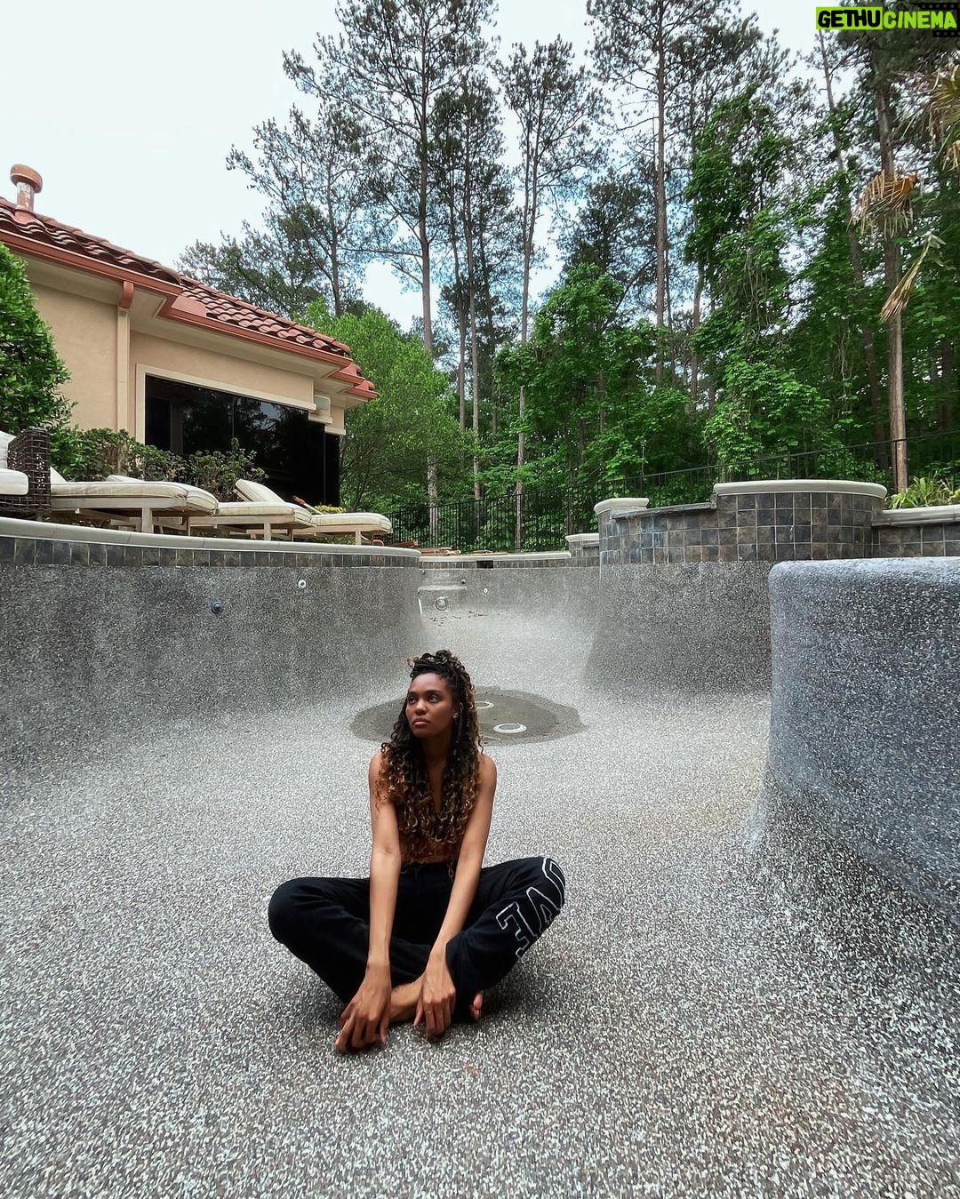 China Anne McClain Instagram - i hung out in my empty pool for hours ♡