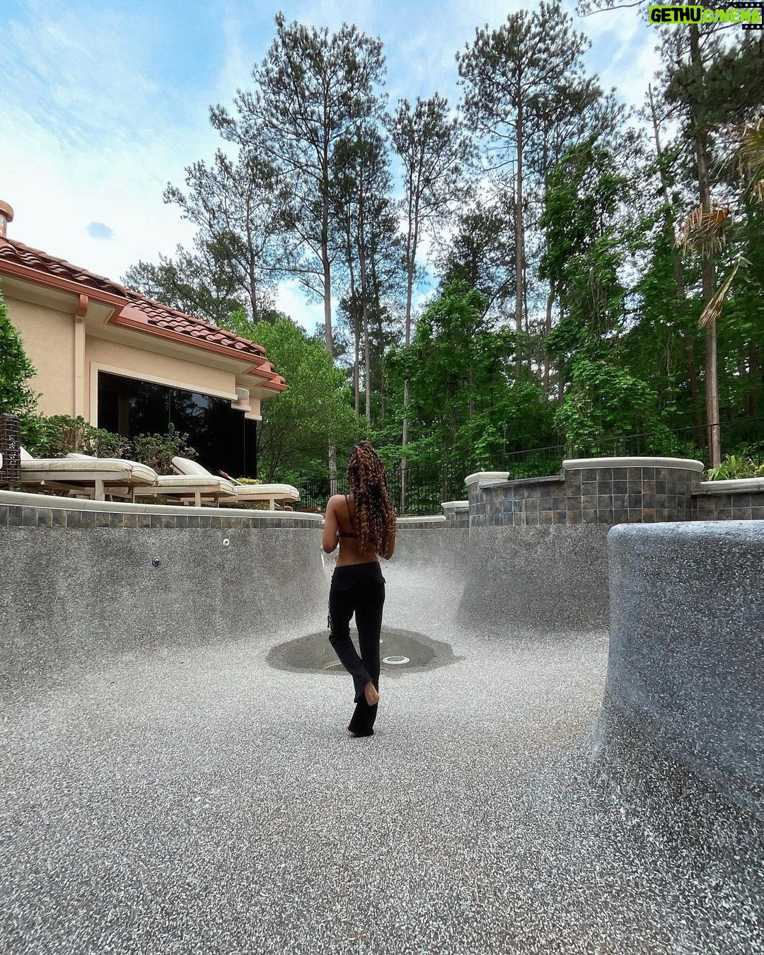 China Anne McClain Instagram - i hung out in my empty pool for hours ♡