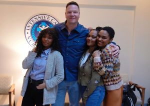 China Anne McClain Instagram - SURPRISE! For the first time since Daddy’s Little Girls, @mynameissisi @laurynmcclain and I are playing SISTERS on-screen!! Watch @911lonestar on FOX to see us on APRIL 18TH! 🤩🤍