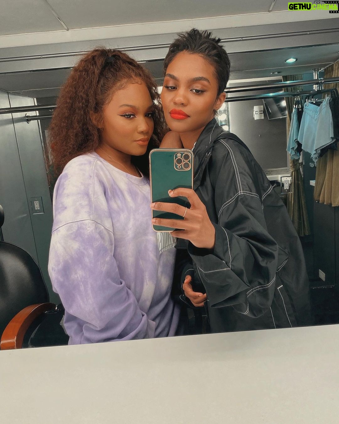 China Anne McClain Instagram - HAPPY BIRTHDAY SISTERRR 🥰🎉 @laurynmcclain i love you more than words can say :) and i’m so proud of you!! ❤️ Venice