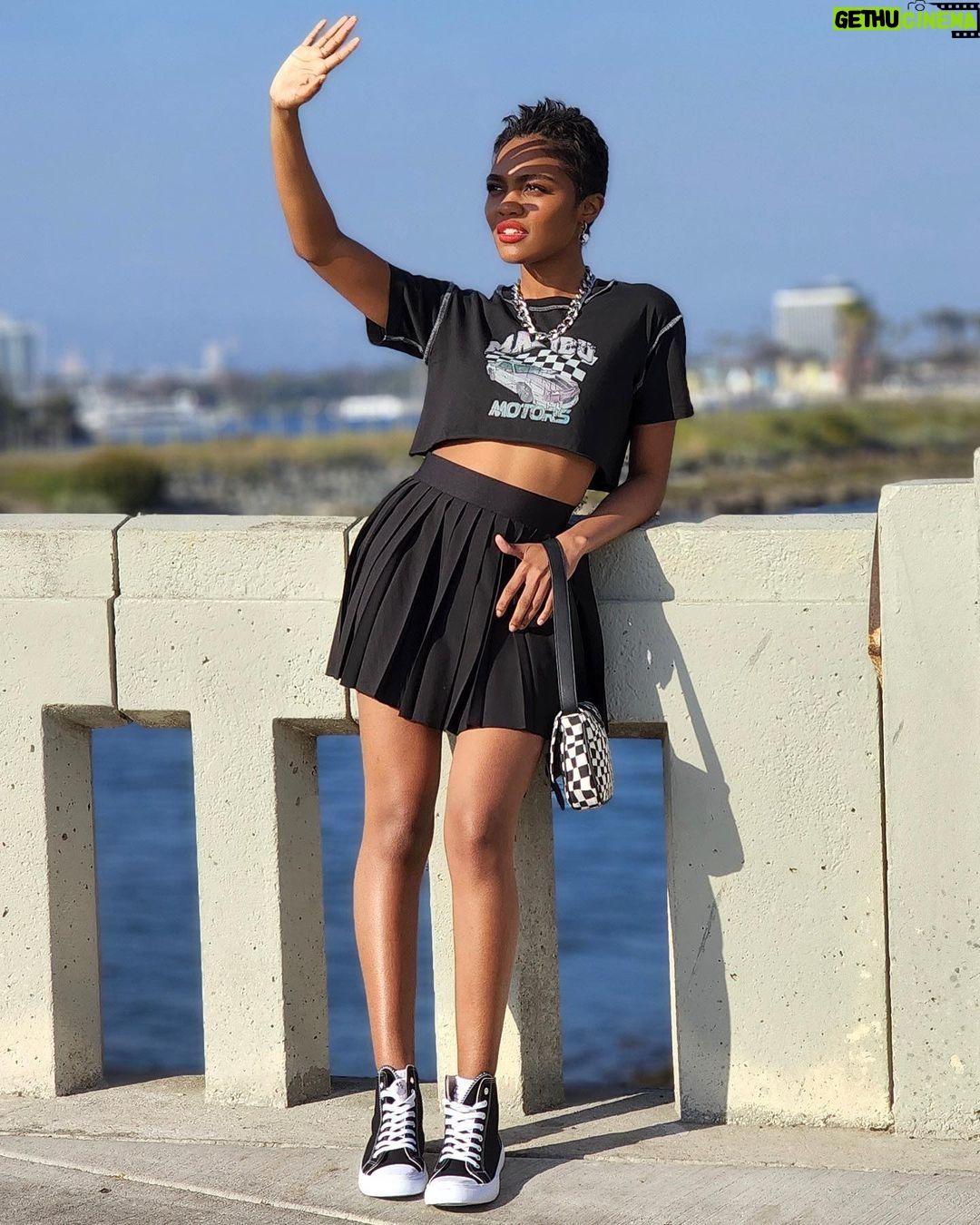 China Anne McClain Instagram - Ad - The sun is always shining in Venice🌞 @forever21 #foreverla #f21xme