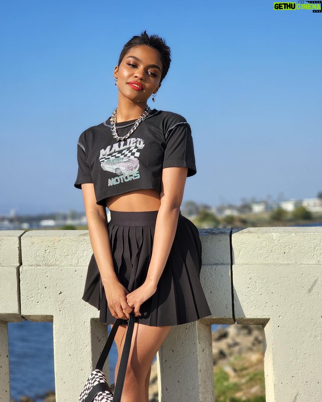 China Anne McClain Instagram - Ad - Such fun memories made in Venice 🌞 @forever21 #foreverla #f21xme