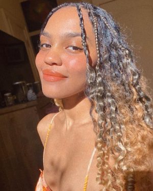 China Anne McClain Instagram - 🌞