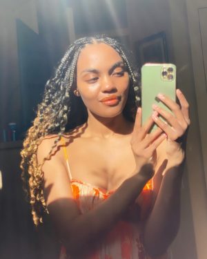China Anne McClain Instagram - 🌞