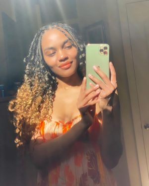 China Anne McClain Instagram - 🌞