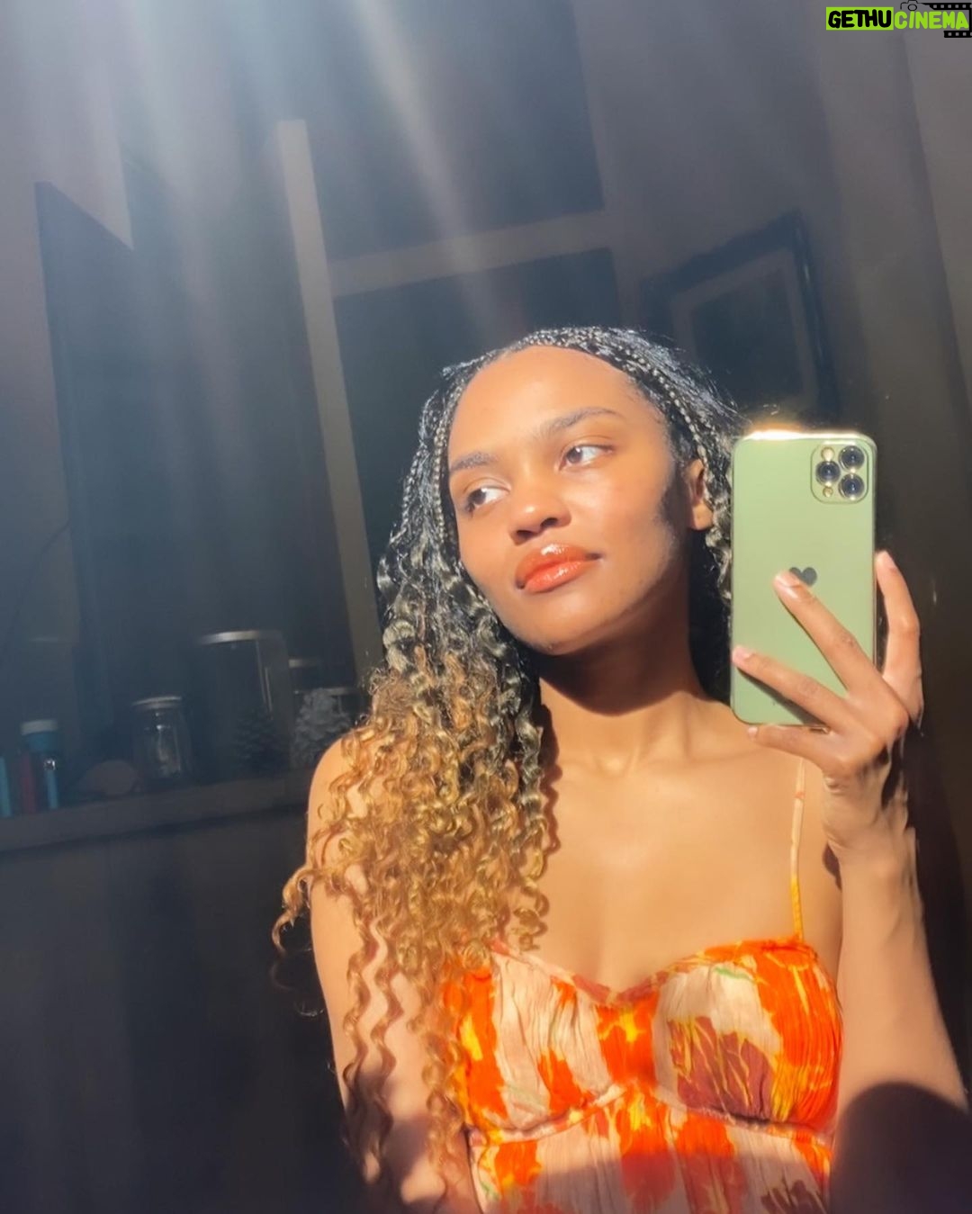 China Anne McClain Instagram - 🌞
