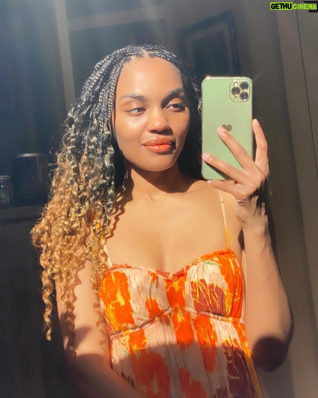 China Anne McClain Instagram - 🌞